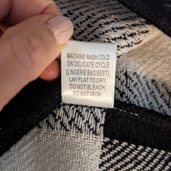 NWT Women's Coco + Carmen Plush Vest, Black and White- Size L/XL - Picture 8 of 8